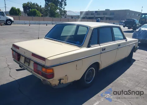1984 Volvo 244 Dl/Gl z USA, uszkodzony, nr VIN YV1AX8840E1045991